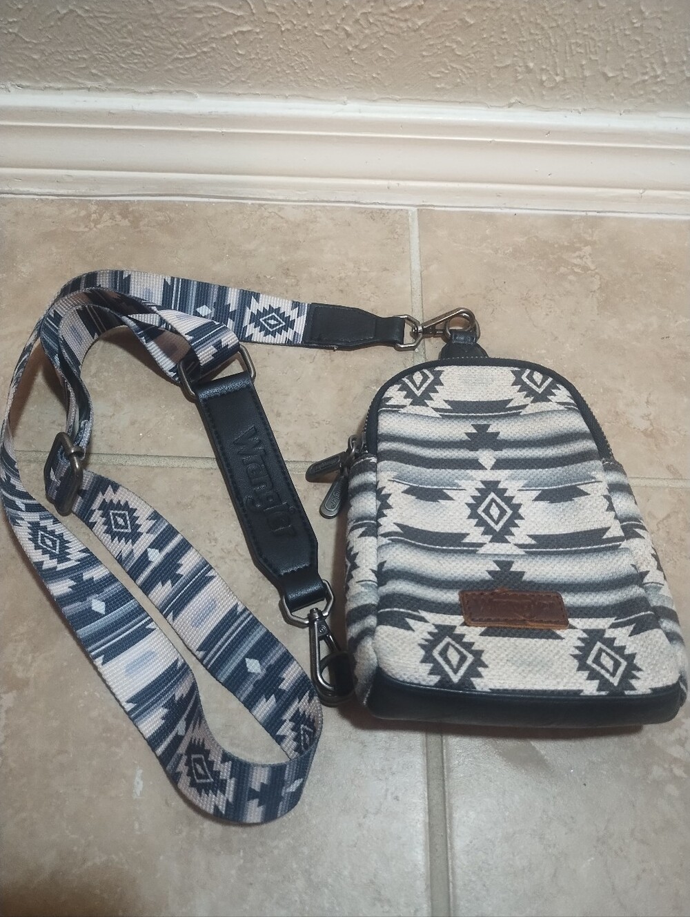 Wrangler Purse Crossbody Sling Aztec Southwestern Cowgirl